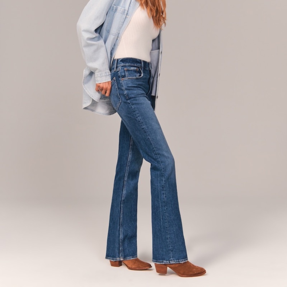 Abercrombie & Fitch • The 70’s Vintage Flare Ultra High Rise in Dark Wash
